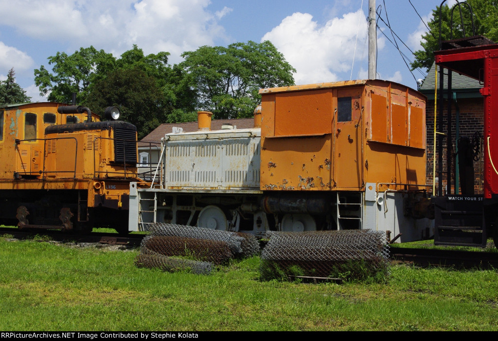 ORANGE AND WHITE UNIT NO NAME